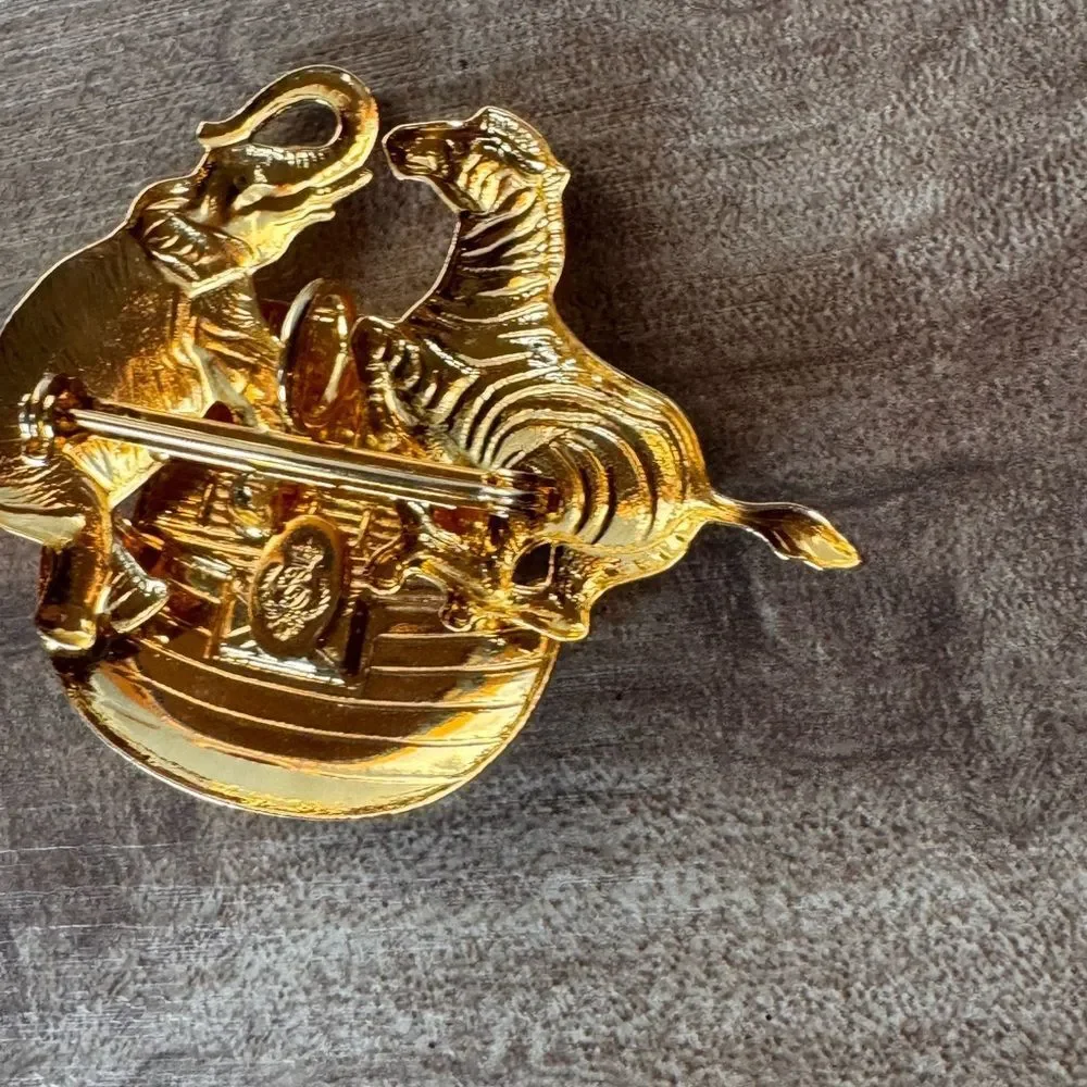 Premier Designs Noah’s Ark Brooch Gold Tone Metal Collectible Costume Religious